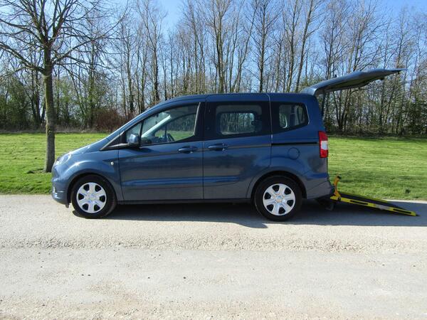 Ford Tourneo Courier 1.5 TDCi Zetec Euro 6 5dr