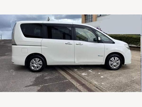 Nissan Serena 2.0 SLX MPV 5dr Petrol Manual (124 bhp)