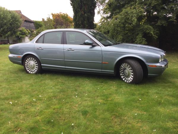 Jaguar XJR 4.2 V8 Supercharged Saloon 4dr Petrol Automatic (299 g/km, 400 bhp)