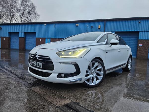 Citroen DS5 2.0 h e-HDi Airdream DSport EGS6 4WD Euro 5 (s/s) 5dr