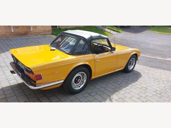 Triumph TR6 Twin Carbs 2.5