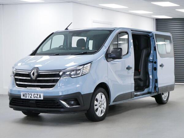 Renault Trafic 30 2.0 BLUEDCI 150 BHP LL LONG SPORT CREWCAB 6 SEATER