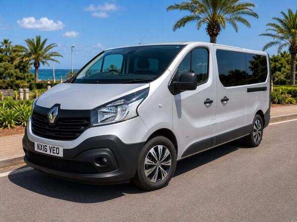 Renault Trafic 1.6 dCi ENERGY 27 SpaceClass Minibus Double Cab 5dr Diesel Manual LWB Euro 6 (s/s) (8 Seat) (125 ps)