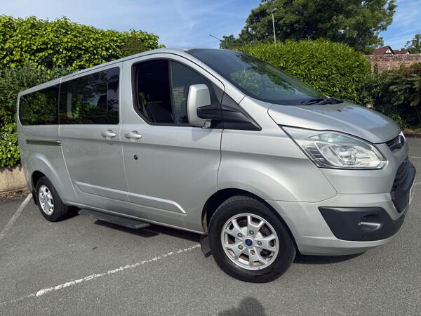 Ford Tourneo Custom 2.2 300 TDCi Limited Minibus Double Cab 5dr Diesel Manual L2 Euro 5 (s/s) (125 ps)