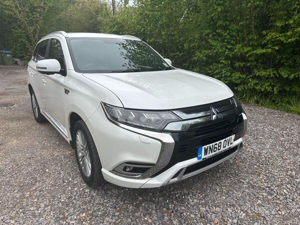 Mitsubishi Outlander 2.4h TwinMotor 13.8kWh 4h CVT 4WD Euro 6 (s/s) 5dr