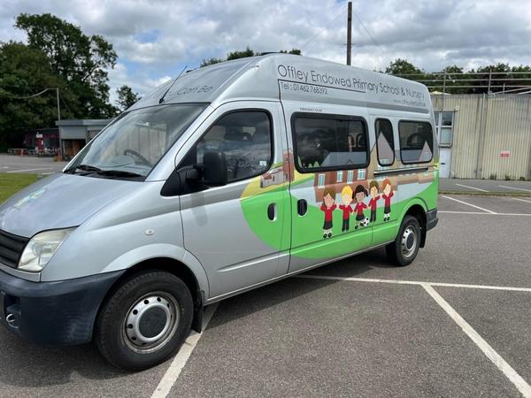 LDV MAXUS 17 Seat Bus / Air Conditioning .