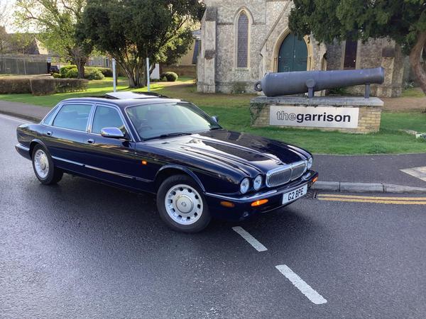 Daimler XJ Series 4.0 V8 LWB Saloon 4dr