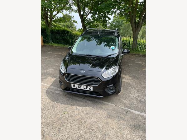 Ford Tourneo Courier 1.0 EcoBoost Titanium Euro 6 5dr