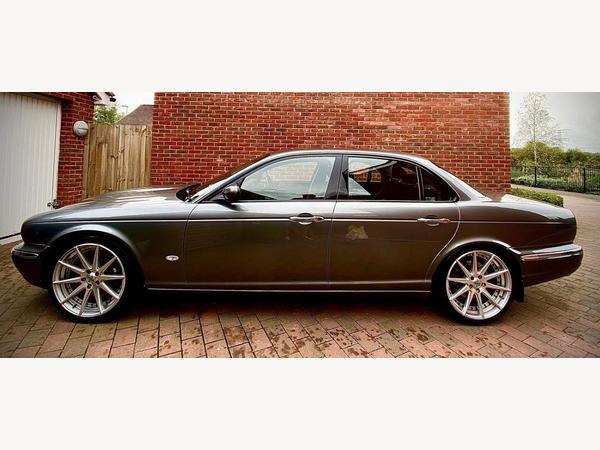 Jaguar XJR 4.2 V8 Saloon 4dr Petrol Automatic (299 g/km, 440 bhp)