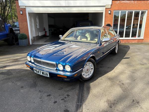 Daimler XJ Series 4.0 Six LWB Saloon 4dr