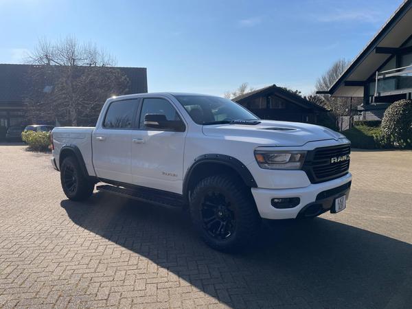 Dodge RAM Ram 1500 Laramie Crew Cab 4x4 4dr