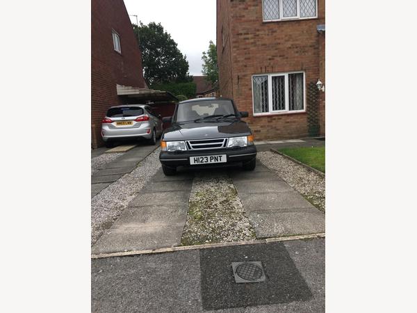 Saab 900 2.0i i 4dr