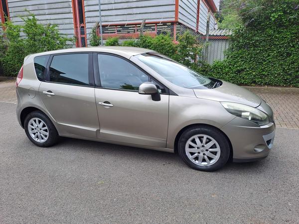 Renault Scenic 1.9 dCi Privilege TomTom Euro 4 5dr