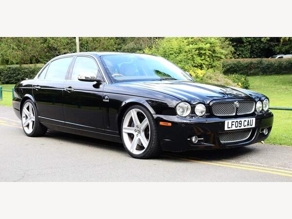 Jaguar XJ 4.2 Super V8 LWB Saloon 4dr Petrol Automatic (264 g/km, 400 bhp)