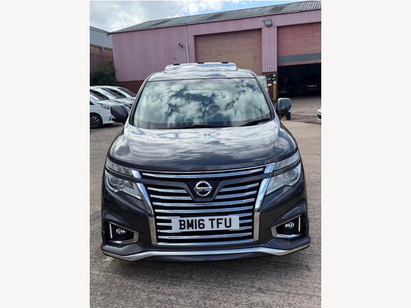 Nissan Elgrand 2.5 Petrol Dual Sunroof Urban Chrome