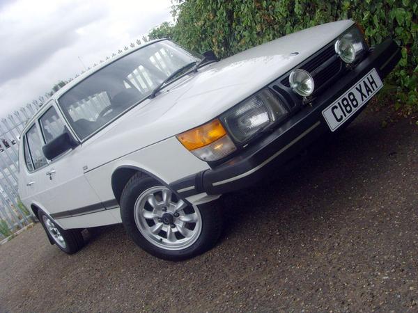 Saab 900 2.0 GL 4dr