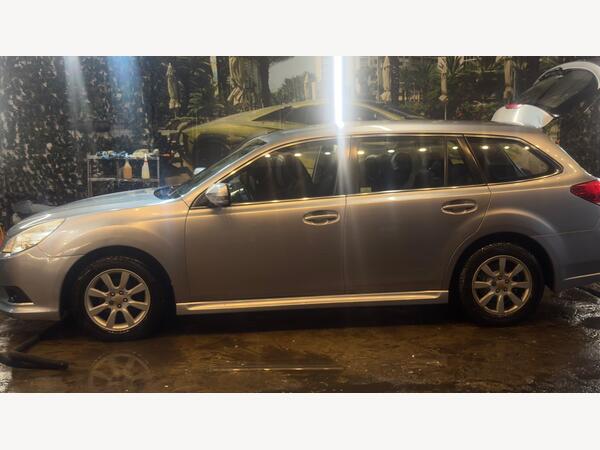 Subaru Legacy 2.0 ES Sport Tourer Lineartronic 4WD Euro 5 5dr (SNav)