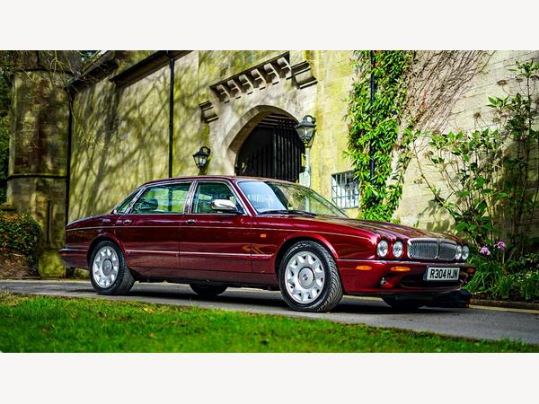 Daimler XJ Series 4.0 V8 Super LWB Saloon 4dr