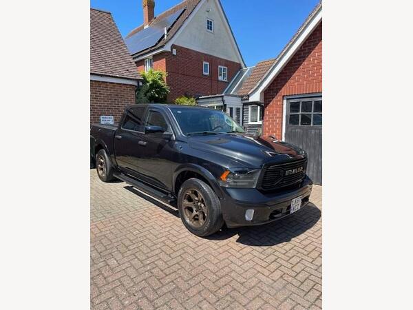 Dodge RAM 5.7 V8 Hemi Laramie Pickup 4dr Petrol Auto 4WD Euro 6 (395 bhp)