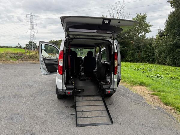 Fiat Doblo 1.3 MultiJet 16v Dynamic Estate 5dr Diesel Manual (137 g/km, 70 bhp)