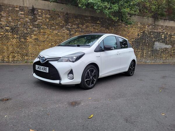 Toyota Yaris 1.5 VVT-h Sport E-CVT Euro 6 5dr