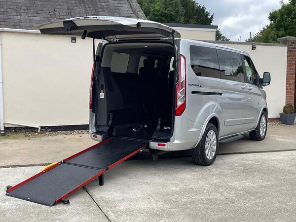 Ford Tourneo Custom 310 EcoBlue Titanium independence – Allied Mobility Conversion WAV wheelchair adapted 2dr