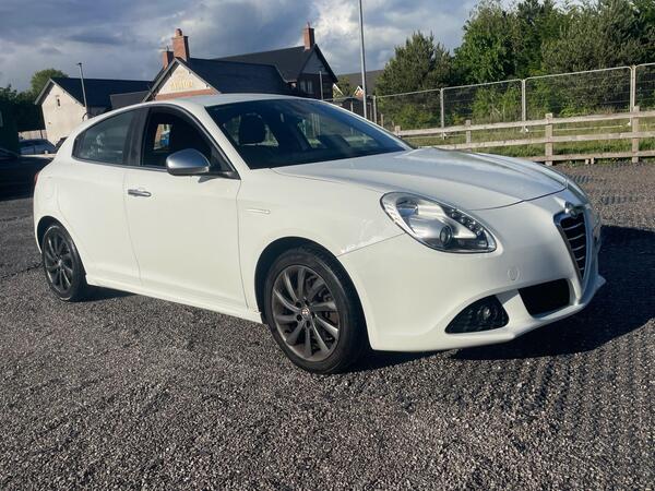 Alfa Romeo Giulietta 2.0 JTDM-2 Veloce Euro 5 (s/s) 5dr