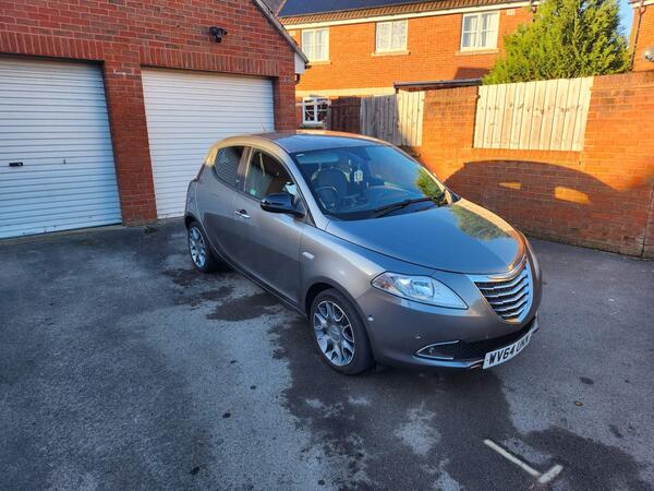 Chrysler Ypsilon 1.2 Platinum Euro 6 5dr