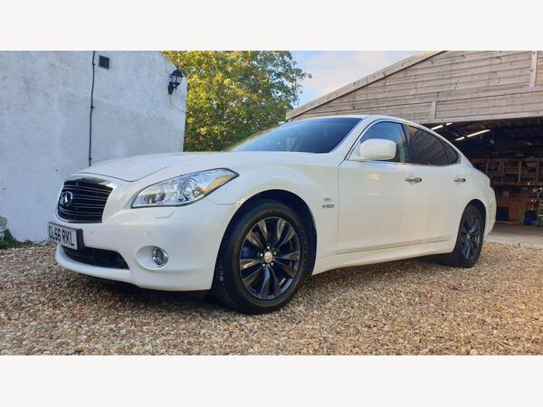 Infiniti M 3.5 35h V6 GT Premium Auto Euro 5 (s/s) 4dr