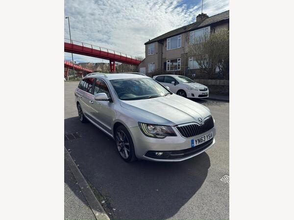 Skoda Superb 2.0 TDI Elegance DSG Euro 5 (s/s) 5dr