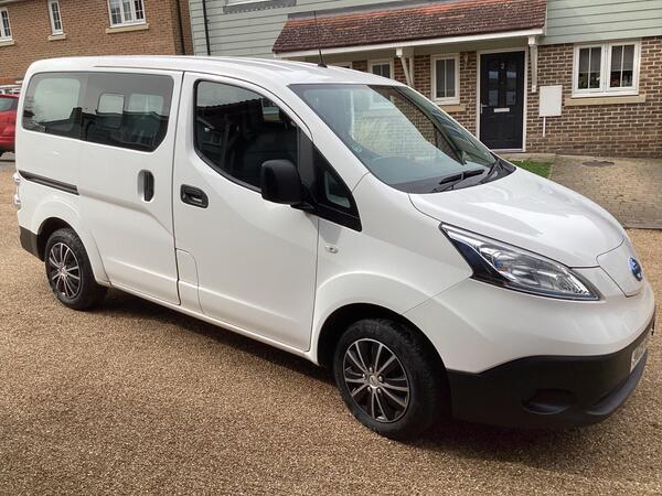 Nissan e-NV200 40kWh Acenta Combi Van Double Cab 5dr Electric Auto (5 Seat, Quick Charge) (109 ps)