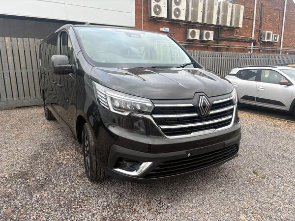 Renault Trafic LL30 Blue dCi 150 extra sport crew van MY26