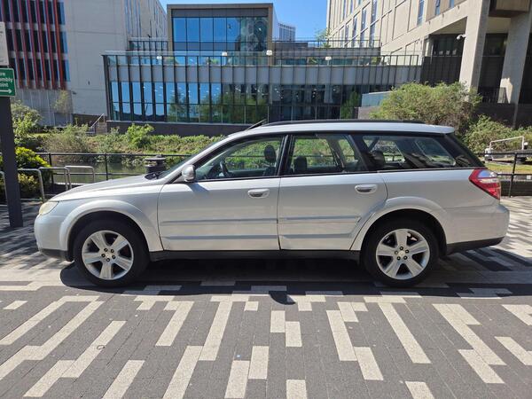 Subaru Outback 2.5 SEn 5dr (Nav, leather)