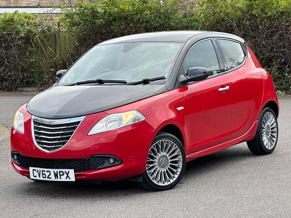 Chrysler Ypsilon 1.2 Black&Red Euro 5 (s/s) 5dr