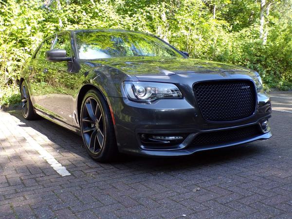 Dodge Challenger RHD Chrysler 300 SRT 6.4L V8 Hemi (485 bhp)