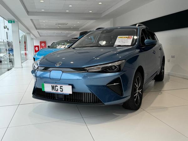 MG MG5 61.1kWh Trophy Auto 5dr