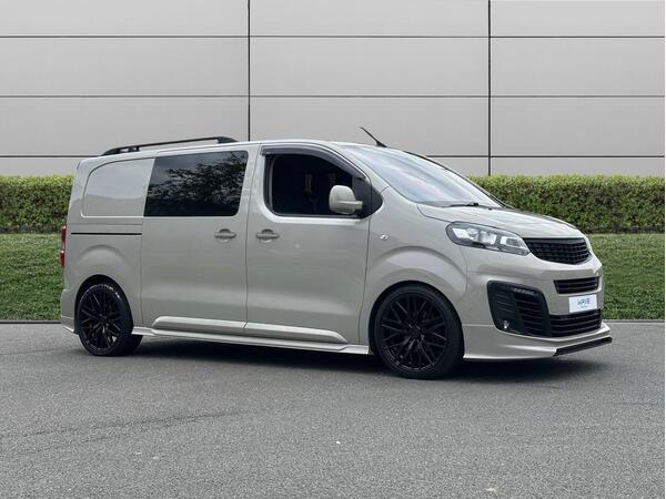 Vauxhall Vivaro 2.0 Turbo D 3100 Elite Crew Van Auto L1 H1 Euro 6 (s/s) 5dr