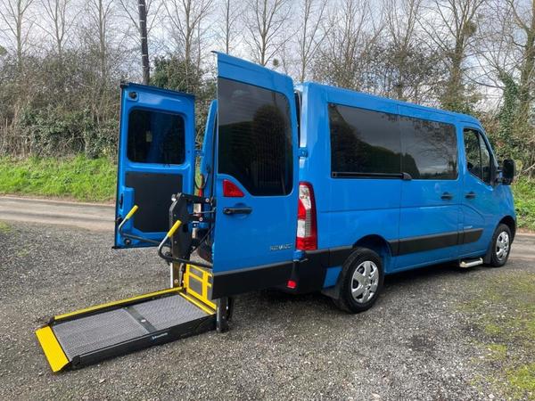Renault Master SL28 ENERGY dCi 110 Business+ WHEELCHAIR ACCESSIBLE VEHICLE 5 SEATS 6dr