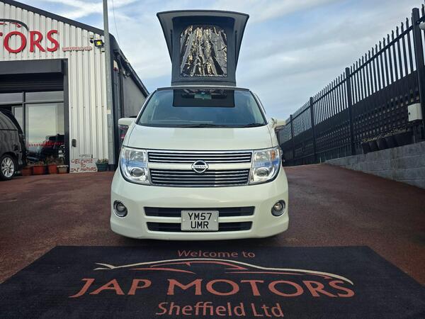 Nissan Elgrand 4WD 2 BERTH 8 SEATER 3.5 5dr