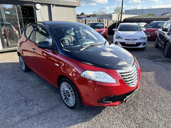 Chrysler Ypsilon 1.2 Black&Red Euro 5 (s/s) 5dr