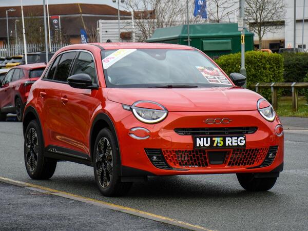 Fiat 600 1.2 MHEV La Prima e-DCT Euro 6 (s/s) 5dr