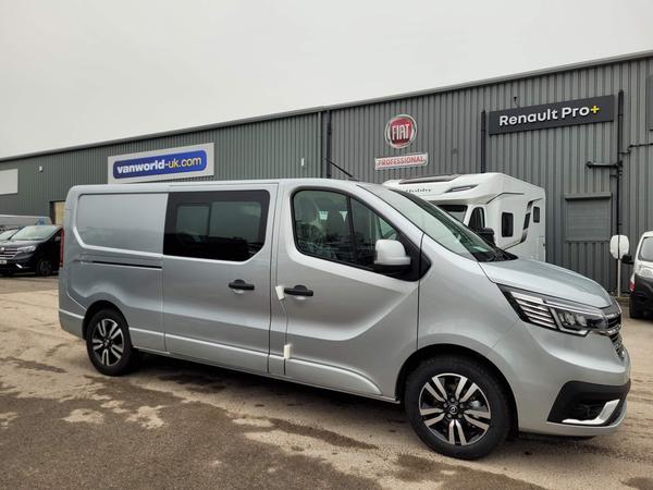 Renault Trafic 2.0 dCi Blue 30 Extra Sport Crew Van EDC LWB Euro 6 (s/s) 6dr
