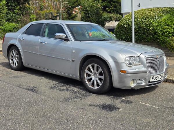 Chrysler 300C 3.0 CRD V6 LUX 4dr