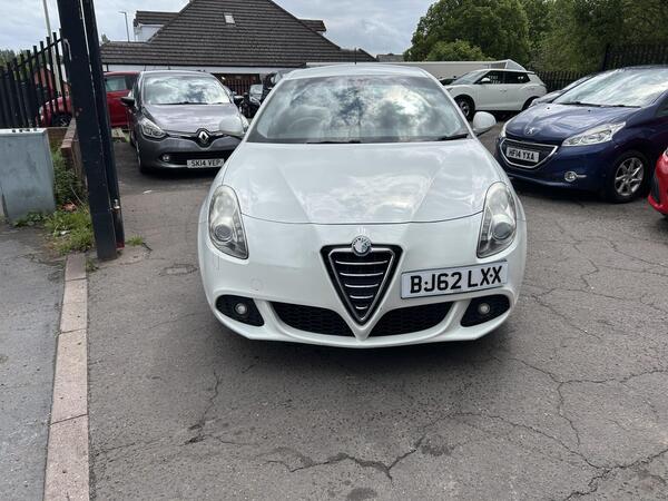 Alfa Romeo Giulietta 1.6 JTDM-2 Lusso Euro 5 (s/s) 5dr