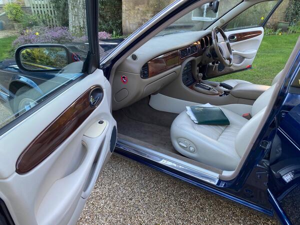 Jaguar XJ 4.0 XJ8 4dr