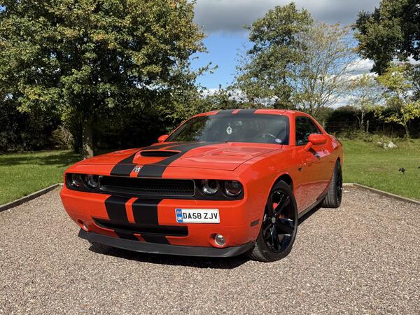 Dodge Challenger SRT8 6.1 HEMI V8