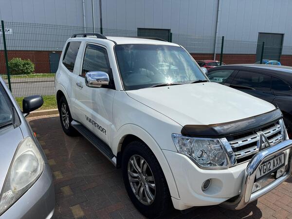 Mitsubishi Shogun 3.2 DI-DC Warrior Auto 4WD Euro 5 3dr SWB