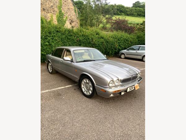 Daimler XJ Series 4.0 V8 LWB Saloon 4dr