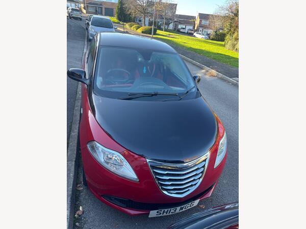 Chrysler Ypsilon 1.2 Black&Red Euro 5 (s/s) 5dr