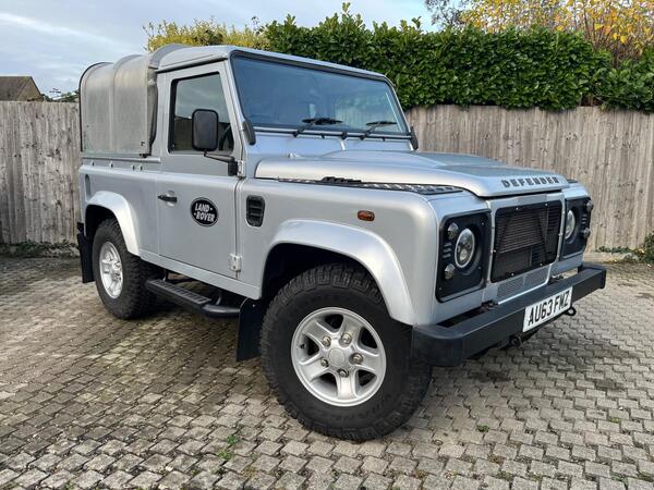 Land Rover Defender 90 2.2 TDCi Hard Top SUV 4WD SWB Euro 5 3dr